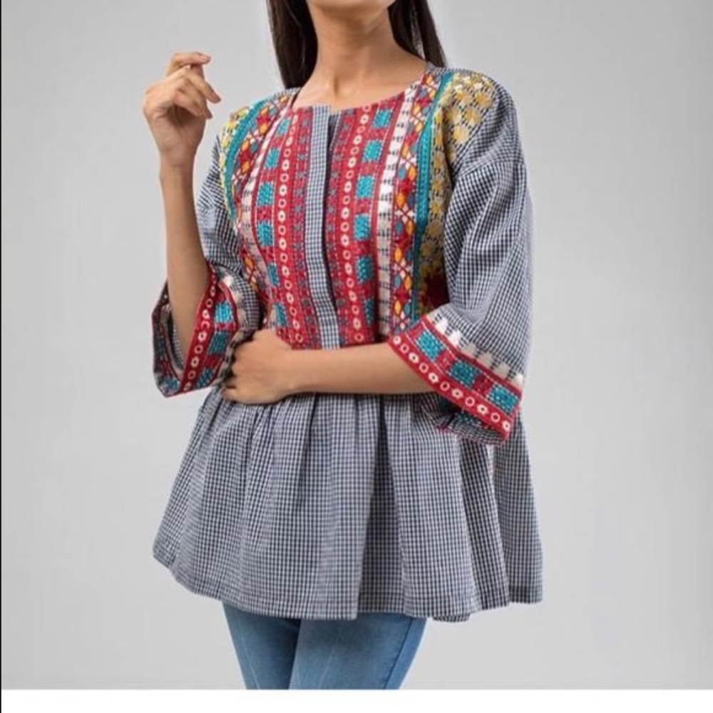 Top embroidered